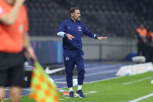 18.10.2024, xtgx, Fussball - 2.Bundesliga, Hertha BSC Berlin - Eintracht Braunschweig emspor, v.l. Cristian Fiel (Hertha, Trainer) (DFL DFB REGULATIONS PROHIBIT ANY USE OF PHOTOGRAPHS as IMAGE SEQUENCES and or QUASI-VIDEO) Berlin