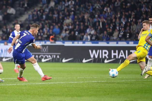 18.10.2024, xtgx, Fussball - 2.Bundesliga, Hertha BSC Berlin - Eintracht Braunschweig emspor, v.l. Florian Niederlechner (Hertha, 7) trifft zum 3:1 (DFL DFB REGULATIONS PROHIBIT ANY USE OF PHOTOGRAPHS as IMAGE SEQUENCES and or QUASI-VIDEO) Berlin