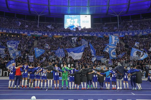 18.10.2024, xtgx, Fussball - 2.Bundesliga, Hertha BSC Berlin - Eintracht Braunschweig emspor, v.l. Hertha Jubel ueber den Sieg, Jubel nach Spielende (DFL DFB REGULATIONS PROHIBIT ANY USE OF PHOTOGRAPHS as IMAGE SEQUENCES and or QUASI-VIDEO) Berlin