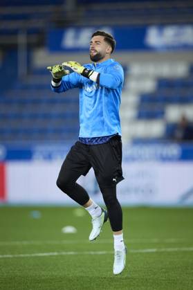 October 18, 2024, Vitoria, Alava, SPAIN: Antonio Sivera of Deportivo Alaves warms up during the LaLiga EA Sports match between Deportivo Alaves and Real Valladolid CF at Mendizorrotza on October 18, 2024, in Vitoria, Spain. Vitoria SPAIN - ZUMAa181 20241018_zaa_a181_102 Copyright: xRicardoxLarreinax