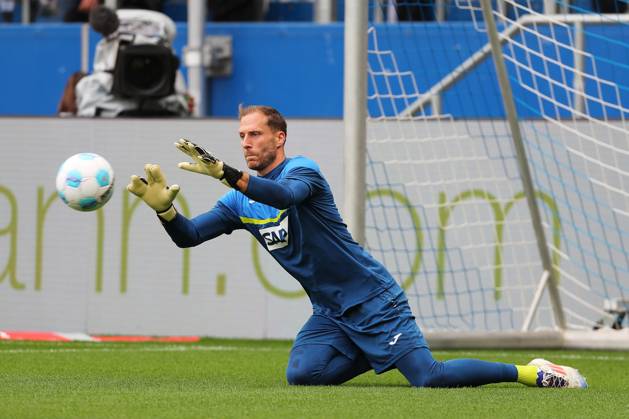 19.10.2024, xtvx, Fussball 1.Bundesliga, TSG 1899 Hoffenheim - VfL Bochum emspor, v.l. Torwart Oliver Baumann (TSG 1899 Hoffenheim) warms up, beim Aufwaermen (DFL DFB REGULATIONS PROHIBIT ANY USE OF PHOTOGRAPHS as IMAGE SEQUENCES and or QUASI-VIDEO) Sinsheim