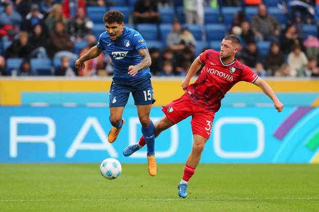 19.10.2024, xtvx, Fussball 1.Bundesliga, TSG 1899 Hoffenheim - VfL Bochum emspor, v.l. Zweikampf, Duell, duel, tackle, compete Valentin Gendrey (TSG 1899 Hoffenheim) Maximilian Wittek (VfL Bochum) (DFL DFB REGULATIONS PROHIBIT ANY USE OF PHOTOGRAPHS as IMAGE SEQUENCES and or QUASI-VIDEO) Sinsheim