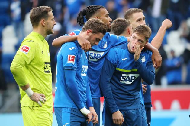 19.10.2024, xtvx, Fussball 1.Bundesliga, TSG 1899 Hoffenheim - VfL Bochum emspor, v.l. Mannschaft TSG Hoffenheim nach dem Spiel, after the match (DFL DFB REGULATIONS PROHIBIT ANY USE OF PHOTOGRAPHS as IMAGE SEQUENCES and or QUASI-VIDEO) Sinsheim