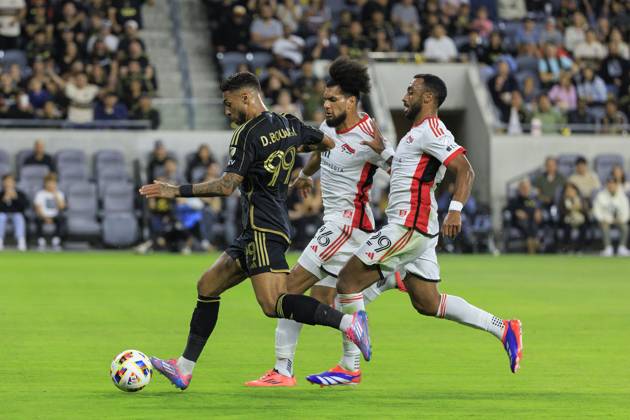 October 19, 2024, Los Angeles, California, USA: Denis Bouanga 99 of the Los Angeles Football Club is defended by Rodrigues 26 and Carlos Akapo 29 of the San Jose Earthquakes during their regular season MLS, Fussball Herren, USA match on Saturday October 19, 2024 at the BMO Stadium in Los Angeles, California. LAFC defeats Earthquakes, 3-1. JAVIER ROJAS PI Los Angeles USA - ZUMAp124 20241019_zaa_p124_048 Copyright: xJavierxRojasx