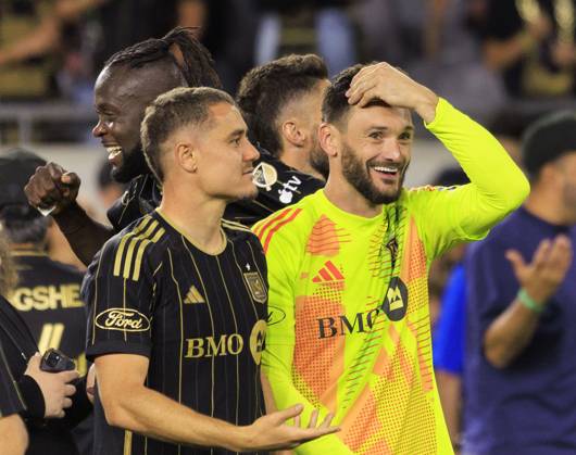 October 19, 2024, Los Angeles, California, USA: Goalkeeper, Hugo Lloris 1 of the Los Angeles Football Club reacts after reaching 1 on the Western Conference standings after winning their regular season MLS, Fussball Herren, USA match against the San Jose Earthquakes on Saturday October 19, 2024 at the BMO Stadium in Los Angeles, California. LAFC defeats Earthquakes, 3-1. JAVIER ROJAS PI Los Angeles USA - ZUMAp124 20241019_zaa_p124_063 Copyright: xJavierxRojasx
