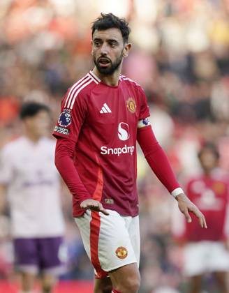 Manchester, England, 19th October 2024. Bruno Fernandes of Manchester United, ManU during the Premier League match at Old Trafford, Manchester. Picture credit should read: Andrew Yates Sportimage EDITORIAL USE ONLY. No use with unauthorised audio, video, data, fixture lists, club league logos or live services. Online in-match use limited to 120 images, no video emulation. No use in betting, games or single club league player publications. SPI-3399-0126