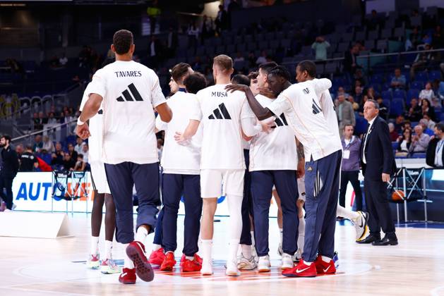 October 20, 2024, Madrid, Madrid, SPAIN: Players of Real Madrid saludate during the Spanish League, Liga ACB Endesa, basketball match played between Real Madrid and Basquet Girona at WiZink Center on October 20, 2024, in Madrid, Spain. Madrid SPAIN - ZUMAa181 20241020_zaa_a181_023 Copyright: xDennisxAgyemanx