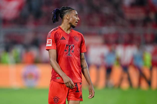 Michael Olise (FC Bayern Muenchen) Schaut waehrend des Spiels der 1. Bundesliga zwischen FC Bayern München und VfB Stuttgart, Allianz Arena am 19. October 2024 in München, Deutschland. (Foto von Harry Langer DeFodi Images) +++ Michael Olise (FC Bayern Muenchen) Looks on during the Bundesliga match between FC Bayern München and VfB Stuttgart at Allianz Arena on October 19, 2024 in Munich, Germany. (Photo by Harry Langer DeFodi Images) DFL regulations prohibit any use of photographs as image sequences and or quasi-video. not used in POL SRB CRO FRA GBR NED ITA USA Defodi-541_FCBVFB20241019_336