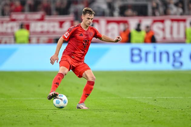 Joshua Kimmich (FC Bayern Muenchen) in Aktion, am Ball, Einzelaktion waehrend des Spiels der 1. Bundesliga zwischen FC Bayern München und VfB Stuttgart, Allianz Arena am 19. October 2024 in München, Deutschland. (Foto von Harry Langer DeFodi Images) +++ Joshua Kimmich (FC Bayern Muenchen) controls the Ball during the Bundesliga match between FC Bayern München and VfB Stuttgart at Allianz Arena on October 19, 2024 in Munich, Germany. (Photo by Harry Langer DeFodi Images) DFL regulations prohibit any use of photographs as image sequences and or quasi-video. not used in POL SRB CRO FRA GBR NED ITA USA Defodi-541_FCBVFB20241019_260