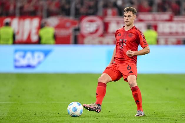 Joshua Kimmich (FC Bayern Muenchen) in Aktion, am Ball, Einzelaktion waehrend des Spiels der 1. Bundesliga zwischen FC Bayern München und VfB Stuttgart, Allianz Arena am 19. October 2024 in München, Deutschland. (Foto von Harry Langer DeFodi Images) +++ Joshua Kimmich (FC Bayern Muenchen) controls the Ball during the Bundesliga match between FC Bayern München and VfB Stuttgart at Allianz Arena on October 19, 2024 in Munich, Germany. (Photo by Harry Langer DeFodi Images) DFL regulations prohibit any use of photographs as image sequences and or quasi-video. not used in POL SRB CRO FRA GBR NED ITA USA Defodi-541_FCBVFB20241019_262