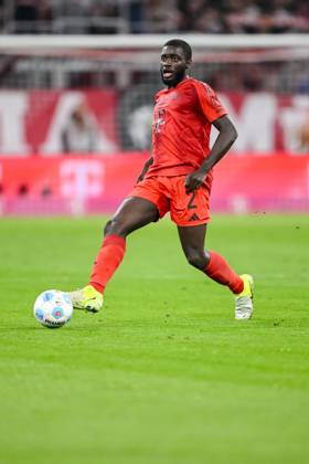 Dayot Upamecano (FC Bayern Muenchen) in Aktion, am Ball, Einzelaktion waehrend des Spiels der 1. Bundesliga zwischen FC Bayern München und VfB Stuttgart, Allianz Arena am 19. October 2024 in München, Deutschland. (Foto von Harry Langer DeFodi Images) +++ Dayot Upamecano (FC Bayern Muenchen) controls the Ball during the Bundesliga match between FC Bayern München and VfB Stuttgart at Allianz Arena on October 19, 2024 in Munich, Germany. (Photo by Harry Langer DeFodi Images) DFL regulations prohibit any use of photographs as image sequences and or quasi-video. not used in POL SRB CRO FRA GBR NED ITA USA Defodi-541_FCBVFB20241019_245