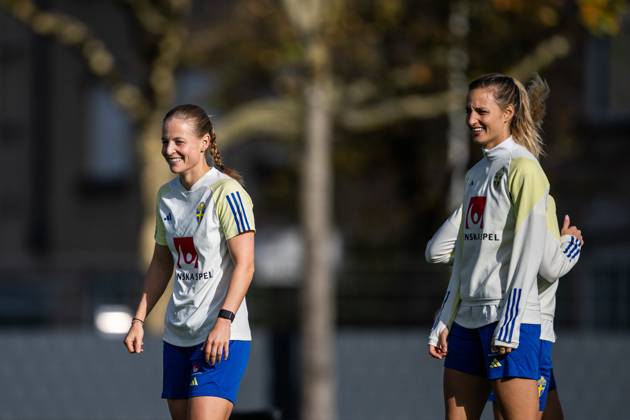 241022 Anna Anvegard and Nathalie Björn of the Swedish women s national football team during a training session on October 22, 2024 in Luxembourg. Photo: Mathias Bergeld BILDBYRAN kod MB MB0985 fotboll football soccer fotball em-kval kval uefa womens EURO Qualifier, EM, Europameisterschaft qualifier träning practice training sverige sweden dam bbeng Copyright: MATHIASxBERGELD BB241022MB035