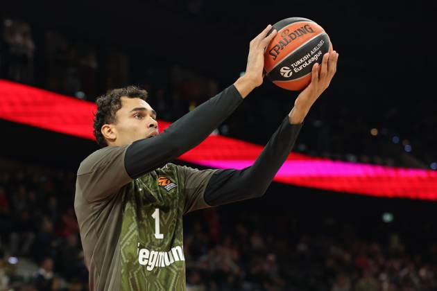 Oscar da Silva (FC Bayern Basketball, 1) beim aufwaermen. GER, FC Bayern Basketball vs. Olympiacos Piraeus, Basketball, Euroleague, Saison 2024 2025, 25.10.2024 GER, FC Bayern Basketball vs. Olympiacos Piraeus, Basketball, Euroleague, Saison 2024 2025, 25.10.2024 Muenchen Copyright: xEibner-Pressefoto MarcelxEngelbrechtx EP_MET