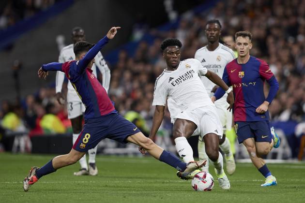 October 26, 2024, Madrid, Madrid, Spain: Aurelien Tchouameni of Real Madrid CF and Pedri of FC Barcelona, Barca during La Liga football match between Real Madrid CF v FC Barcelona at Santiago Bernabeu Stadium in Madrid, Spain, October 26, 2024 Madrid Spain - ZUMAa206 20241026_zsp_a206_069 Copyright: xRubenxAlbarranx