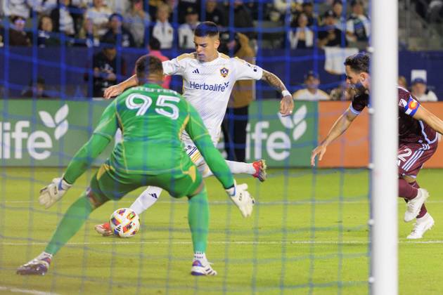 October 26, 2024, Los Angeles, California, USA: Gabriel Pec 11 of the LA Galaxy takes a shot into goal during the Audi 2024 MLS, Fussball Herren, USA Cup Playoffs Round One Game 1 of 3 against the Colorado Rapids on Saturday October 26, 2024 at Dignity Health Sports Park Stadium in Carson, California. The Galaxy defeats Rapids, 5-0. JAVIER ROJAS PI Los Angeles USA - ZUMAp124 20241026_zaa_p124_057 Copyright: xJavierxRojasx