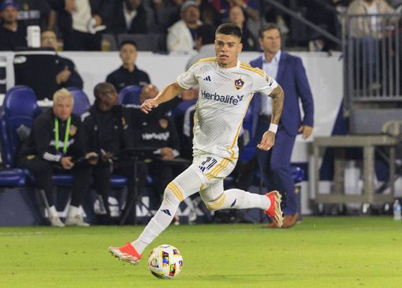 October 26, 2024, Los Angeles, California, USA: Gabriel Pec 11 of the LA Galaxy during the Audi 2024 MLS, Fussball Herren, USA Cup Playoffs Round One Game 1 of 3 against the Colorado Rapids on Saturday October 26, 2024 at Dignity Health Sports Park Stadium in Carson, California. The Galaxy defeats Rapids, 5-0. JAVIER ROJAS PI Los Angeles USA - ZUMAp124 20241026_zaa_p124_061 Copyright: xJavierxRojasx