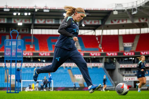 241027 Signe Gaupset of the Norwegian women s national football team during a training session on October 27, 2024 in Oslo. Photo: Vegard Grott BILDBYRAN kod VG VG0681 bbeng fotboll football soccer fotball norge norway women dam UEFA EURO, EM, Europameisterschaft,Fussball Qualifier, EM, Europameisterschaft em-kvalifisering kvinner em-kvalik em-kval träning practice training trening Copyright: VEGARDxGRoTT BB241027VG004