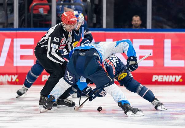 Linesperson David Tschirner fuehrt ein Bully aus zwischen Austen Keating (ERC Ingolstadt Panther, 89) und Patrick Hager (EHC Red Bull Muenchen, 52). GER, EHC Red Bull Muenchen vs. ERC Ingolstadt Panther, Eishockey, DEL, 13. Spieltag, Saison 2024 2025, 27.10.2024. GER, EHC Red Bull Muenchen vs. ERC Ingolstadt Panther, Eishockey, DEL, 13. Spieltag, Saison 2024 2025, 27.10.2024. Muenchen Copyright: xEibner-Pressefoto FranzxFeinerx EP_HFR