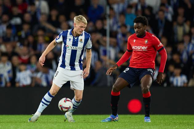 October 27, 2024, San Sebastian, Guipuzcoa, SPAIN: Orri Oskarsson of Real Sociedad competes for the ball with Enzo Boyomo of CA Osasuna during the LaLiga EA Sports match between Real Sociedad and CA Osasuna at Reale Arena on October 27, 2024, in San Sebastian, Spain. San Sebastian SPAIN - ZUMAa181 20241027_zaa_a181_281 Copyright: xRicardoxLarreinax