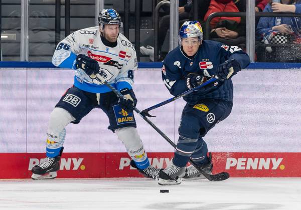 Kampf um den Puck Zweikampf zwischen Daniel Pietta (ERC Ingolstadt Panther, 86) und Ben Smith (EHC Red Bull Muenchen, 12). GER, EHC Red Bull Muenchen vs. ERC Ingolstadt Panther, Eishockey, DEL, 13. Spieltag, Saison 2024 2025, 27.10.2024. GER, EHC Red Bull Muenchen vs. ERC Ingolstadt Panther, Eishockey, DEL, 13. Spieltag, Saison 2024 2025, 27.10.2024. Muenchen Copyright: xEibner-Pressefoto FranzxFeinerx EP_HFR