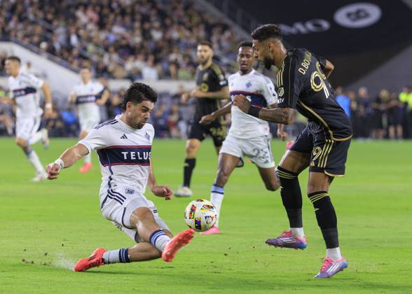 October 27, 2024, Los Angeles, California, USA: Brian White 24 of the Vancouver Whitecaps blocks a pass by Denis Bouanga 99 of the Los Angeles Football Club during the Audi 2024 MLS, Fussball Herren, USA Cup Playoffs Round One Game 1 of 3 on Sunday October 27, 2024 at BMO Stadium in Los Angeles, California. LAFC defeats Whitecaps, 2-1. JAVIER ROJAS PI Los Angeles USA - ZUMAp124 20241027_zaa_p124_061 Copyright: xJavierxRojasx