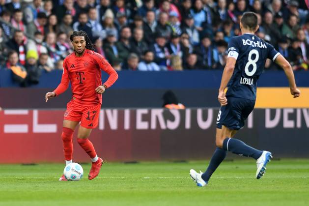 Michael Olise (FC Bayern Muenchen) in Aktion, am Ball, Einzelaktion waehrend des Spiels der 1. Bundesliga zwischen VfL Bochum 1848 und FC Bayern München, Vonovia Ruhrstadion am 27. October 2024 in Bochum, Deutschland. (Foto von Ralf Treese DeFodi Images) +++ Michael Olise (FC Bayern Muenchen) controls the ball during the Bundesliga match between VfL Bochum 1848 and FC Bayern München at Vonovia Ruhrstadion on October 27, 2024 in Bochum, Germany. (Photo by Ralf Treese DeFodi Images) DFL regulations prohibit any use of photographs as image sequences and or quasi-video. not used in POL SRB CRO FRA GBR NED ITA USA Defodi-521_BOCFCB20241027_123