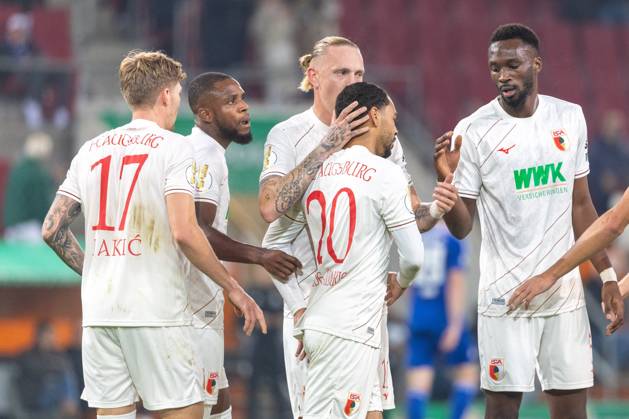 Torjubel, jubelt nach seinem Treffer zum 1:0 von Alexis Claude-Maurice (FC Augsburg), Kristijan JakiÄ‡ (FC Augsburg), Frank Onyeka (FC Augsburg), Marius Wolf (FC Augsburg) und Chrislain Matsima (FC Augsburg) v-l FC Augsburg vs. FC FC Schalke 04, Fussball, DFB-Pokal, 2. Runde, 29.10.2024 DFB regulations prohibit any use of photographs as image sequences and or quasi-video Augsburg Bayern Deutschland