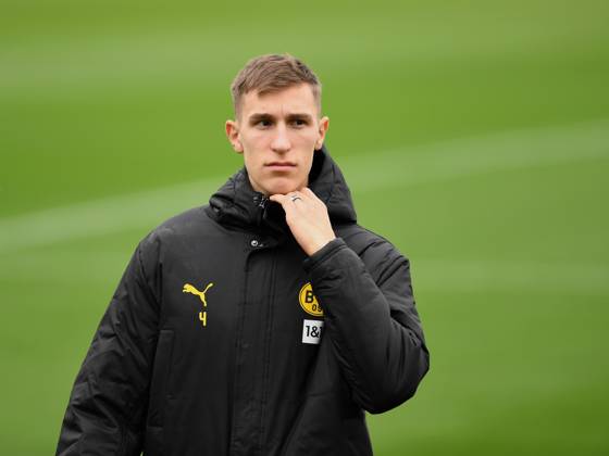 Dortmund, Germany,30.10.24: Nico Schlotterbeck (Borussia Dortmund) schaut waehrend der Trainingseinheit von Borussia Dortmund auf dem BVB-Trainingsgelaende Hohenbuschei am 30. Juli 2024 in Dortmund. (Foto von Ralf Treese DeFodi Images) Dortmund, Deutschland - 30.10.24: Nico Schlotterbeck (Borussia Dortmund) looks on during the training session of Borussia Dortmund at BVB-Trainingsgelaende Hohenbuschei on October 30. 2024 in Dortmund. (Photo by Ralf Treese DeFodi Images) not used in POL SRB CRO FRA GBR NED ITA USA Defodi-521_BVBTRA20241030_011