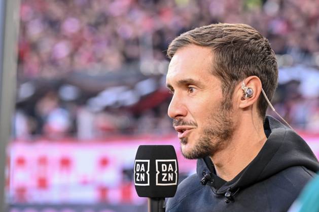 Trainer Julian Schuster (SC Freiburg) Schaut waehrend des Spiels der 1. Bundesliga zwischen SC Freiburg und 1. FSV Mainz 05, Europa-Park Stadion am 03. November 2024 in Freiburg, Deutschland. (Foto von Harry Langer DeFodi Images) +++ Trainer Julian Schuster (SC Freiburg) Looks on during the Bundesliga match between SC Freiburg and 1. FSV Mainz 05 at Europa-Park Stadium on November 3, 2024 in Freiburg, Germany. (Photo by Harry Langer DeFodi Images) DFL regulations prohibit any use of photographs as image sequences and or quasi-video. not used in POL SRB CRO FRA GBR NED ITA USA Defodi-541_SCFFSV20241103_002