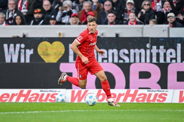 Maximilian Eggestein (SC Freiburg) in Aktion, am Ball, Einzelaktion waehrend des Spiels der 1. Bundesliga zwischen SC Freiburg und 1. FSV Mainz 05, Europa-Park Stadion am 03. November 2024 in Freiburg, Deutschland. (Foto von Harry Langer DeFodi Images) +++ Maximilian Eggestein (SC Freiburg) controls the Ball during the Bundesliga match between SC Freiburg and 1. FSV Mainz 05 at Europa-Park Stadium on November 3, 2024 in Freiburg, Germany. (Photo by Harry Langer DeFodi Images) DFL regulations prohibit any use of photographs as image sequences and or quasi-video. not used in POL SRB CRO FRA GBR NED ITA USA Defodi-541_SCFFSV20241103_202