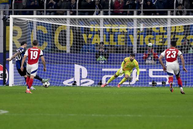 Hakan Calhanoglu of FC Internazionale scores on penalty the goal of 1-0 during the UEFA Champions League 2024 2025 football match between FC Internazionale and Arsenal FC at San Siro stadium in Milano (Italy), November 6, 2024. AndreaxStaccioli