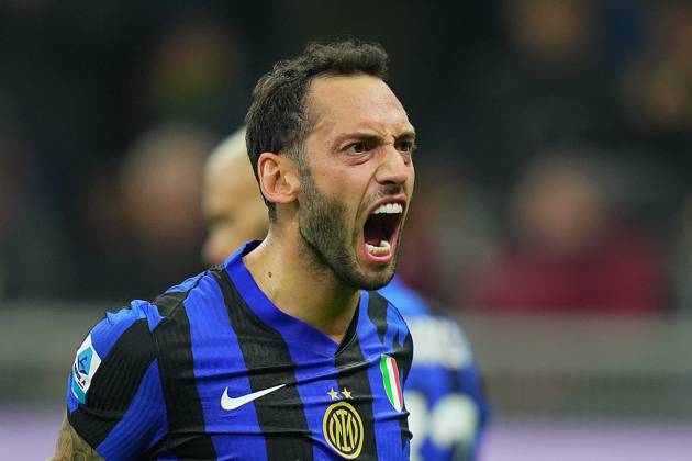 Inter Milan s Hakan Calhanoglu celebrates after scoring 1-1 during the Serie A soccer match between Inter and Napoli at San Siro Stadium in Milan , North Italy - Sunday , november 10 , 2024. - Soccer . Copyright: xSpada LaPressex