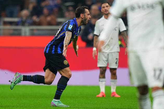 Inter Milan s Hakan Calhanoglu celebrates after scoring 1-1 during the Serie A soccer match between Inter and Napoli at San Siro Stadium in Milan , North Italy - Sunday , november 10 , 2024. - Soccer . Copyright: xSpada LaPressex