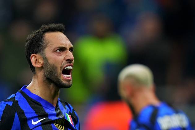 Inter Milan s Hakan Calhanoglu celebrates after scoring 1-1 during the Serie A soccer match between Inter and Napoli at San Siro Stadium in Milan , North Italy - Sunday , november 10 , 2024. - Soccer . Copyright: xSpada LaPressex