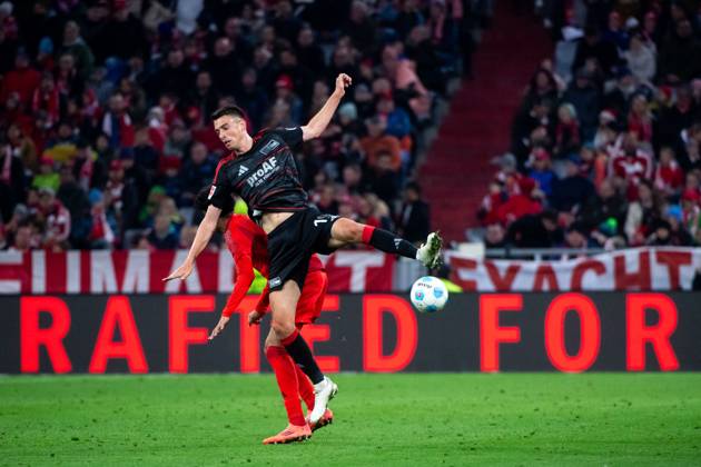 Janik Haberer (FC Union Berlin, 19) im Zweikampf mit Adam Aznou (FC Bayern Muenchen, 48), GER, FC Bayern Muenchen (FCB) vs 1. FC Union Berlin (FCU), Fussball Bundesliga, 9. Spieltag, Saison 2024 2025, 02.11.2024 DFB DFL regulations prohibit any use of photographs as image sequences and or quasi-video GER, FC Bayern Muenchen (FCB) vs 1. FC Union Berlin (FCU), Fussball Bundesliga, 9. Spieltag, Saison 2024 2025, 02.11.2024 Muenchen Copyright: xEibner-Pressefoto Memmlerx EP_MMR