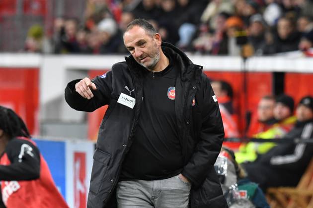 Trainer Frank Schmidt ( 1 FC Heidenheim ) gestikuliert. GER, Bayer 04 Leverkusen vs 1 FC Heidenheim, Fussball, Bundesliga, 11. Spieltag, Spielzeit 2024 2025, 23.11.2024 DFL REGULATIONS PROHIBIT ANY USE OF PHOTOGRAPHS AS IMAGE SEQUENCES AND OR QUASI-VIDEO GER, Bayer 04 Leverkusen vs 1 FC Heidenheim, Fussball, Bundesliga, 11. Spieltag, Spielzeit 2024 2025, 23.11.2024 Leverkusen Copyright: xEibner-Pressefoto ThomasxThienelx EP_TTL