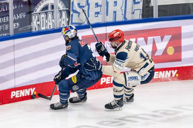 Kampf um den Puck Zweikampf zwischen Dominik Bittner (EHC Red Bull Muenchen, 3) und Mirko Hoefflin (Schwenninger Wild Wings, 10). GER, EHC Red Bull Muenchen vs. Schwenninger Wild Wings, Eishockey, DEL, 20. Spieltag, Saison 2024 2025, 26.11.2024. GER, EHC Red Bull Muenchen vs. Schwenninger Wild Wings, Eishockey, DEL, 20. Spieltag, Saison 2024 2025, 26.11.2024. Muenchen Copyright: xEibner-Pressefoto HeikexFeinerx EP_HFR
