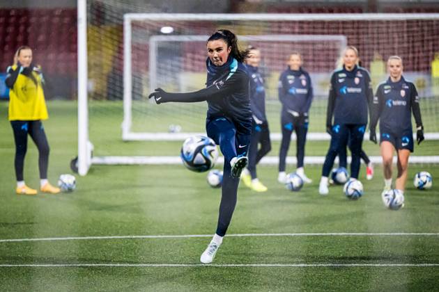 241128 Ingrid Syrstad Engen of the Norwegian women s national football team during a training session on November 28, 2024 in Larne. Photo: Marius Simensen BILDBYRAN COP 238 bbeng dam football fotball fotboll norge norway practice soccer training trening träning uefa women s EURO Qualifier, EM, Europameisterschaft Copyright: MARIUSxSIMENSEN BB241128BB599