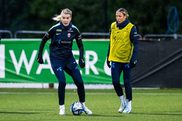 241128 Ada Hegerberg of the Norwegian women s national football team during a training session on November 28, 2024 in Larne. Photo: Marius Simensen BILDBYRAN COP 238 bbeng dam football fotball fotboll norge norway practice soccer training trening träning uefa women s EURO Qualifier, EM, Europameisterschaft Copyright: MARIUSxSIMENSEN BB241128BB602
