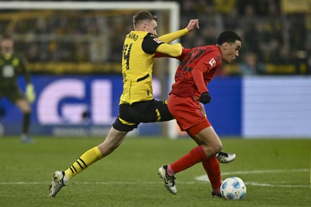 v. li. im Zweikampf Maximilian Beier (Dortmund 14) Jamal Musiala (Muenchen 42) 30.11.2024 Fussball Borussia Dortmund vs FC Bayern Muenchen, Signal Iduna Park, Dortmund, DFB DFL REGULATIONS PROHIBIT ANY USE OF PHOTOGRAPHS AS IMAGE SEQUENCES AND OR QUASI-VIDEO NRW Germany