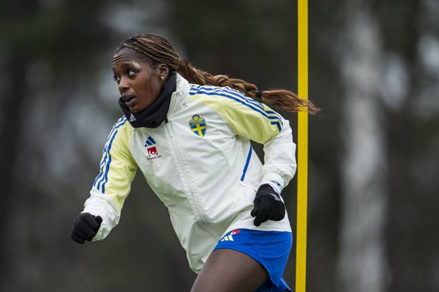 241201 Evelyn Ijeh of the Swedish women s national football team during a training session on December 1, 2024 in Stockholm. Photo: Jonathan Näckstrand BILDBYRAN COP 94 JN0186 fotboll football soccer fotball em-kval kval uefa womens EURO Qualifier, EM, Europameisterschaft qualifier träning practice training sverige sweden dam bbeng Copyright: JONATHANxNÄCKSTRAND BB241201JN061