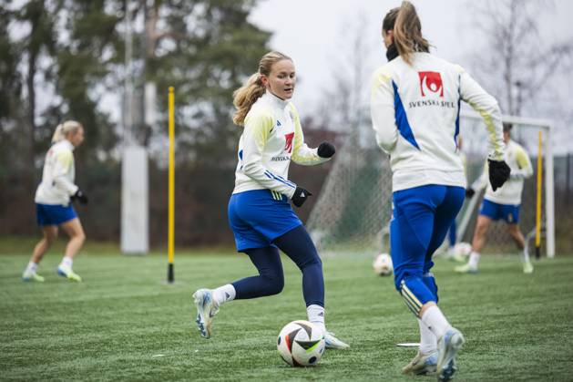 241201 Matilda Vinberg of the Swedish women s national football team during a training session on December 1, 2024 in Stockholm. Photo: Jonathan Näckstrand BILDBYRAN COP 94 JN0186 fotboll football soccer fotball em-kval kval uefa womens EURO Qualifier, EM, Europameisterschaft qualifier träning practice training sverige sweden dam bbeng Copyright: JONATHANxNÄCKSTRAND BB241201JN062