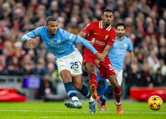 Football - FA Premier League - Liverpool FC v Manchester City FC LIVERPOOL, ENGLAND - Sunday, December 1, 2024: Manchester City s Manuel Akanji (L) is challenged by Liverpool s Ryan Gravenberch during the FA Premier League match between Liverpool FC and Manchester City FC at Anfield. (Photo by David Rawcliffe Propaganda) LIVERPOOL Anfield MERSEYSIDE ENGLAND Copyright: xDavidxRawcliffex P2024-12-01-Liverpool_Man_City-14