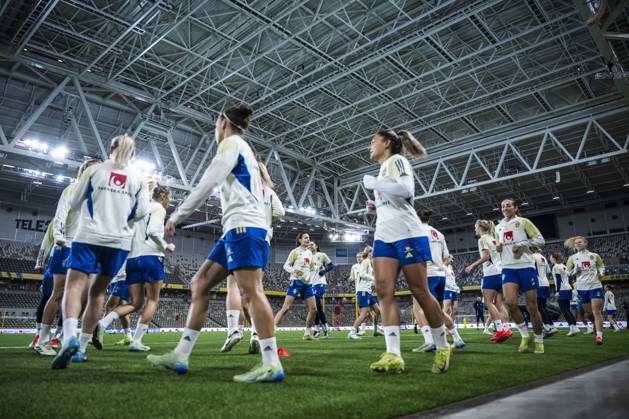 241202 Players of the Swedish women s national football team during a training session on December 2, 2024 in Stockholm. Photo: Maxim Thorà BILDBYRAN kod MT MT0701 fotboll football soccer fotball em-kval kval uefa womens EURO Qualifier, EM, Europameisterschaft qualifier träning practice training sverige sweden dam bbeng Copyright: MAXIMxTHORE BB241202MT019