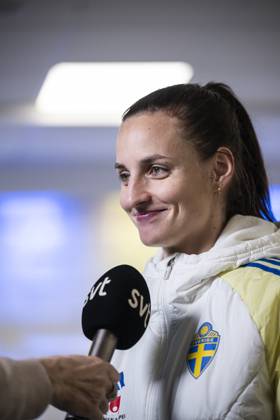 241202 Nathalie Björn of the Swedish women s national football team in the mixed zone after a training session on December 2, 2024 in Stockholm. Photo: Maxim Thorà BILDBYRAN kod MT MT0701 fotboll football soccer fotball em-kval kval uefa womens EURO Qualifier, EM, Europameisterschaft qualifier träning practice training sverige sweden dam bbeng Copyright: MAXIMxTHORE BB241202MT058