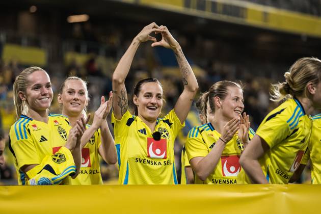 241203 Nathalie Björn of Sweden celebrates after the UEFA Women s EURO Qualifier, EM, Europameisterschaft play-off football match between Sweden and Serbia on December 3, 2024 in Stockholm. Photo: Joel Marklund BILDBYRAN kod JM JM0616 bbeng fotboll football soccer fotball em-kval kval uefa womens euro qualifier play-off sverige sweden serbien serbia dam jubel Copyright: JOELxMARKLUND BB241203JM078