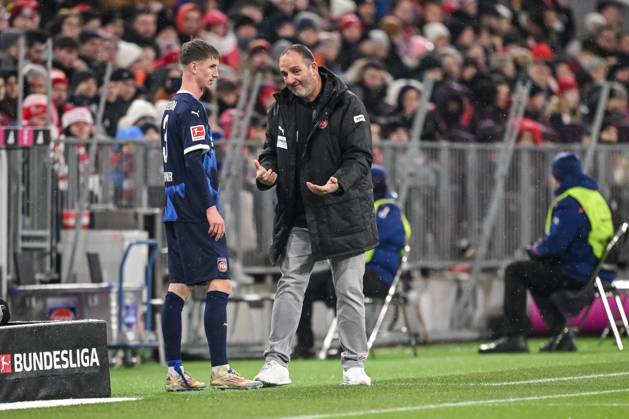 Trainer Frank Schmidt (1.FC Heidenheim) gestikuliert, gestik waehrend des Spiels der 1. Bundesliga zwischen FC Bayern München und 1. FC Heidenheim 1846, Allianz Arena am 07. December 2024 in München, Deutschland. (Foto von Harry Langer DeFodi Images) +++ Trainer Frank Schmidt (1.FC Heidenheim) gestures during the Bundesliga match between FC Bayern München and 1. FC Heidenheim 1846 at Allianz Arena on December 7, 2024 in Munich, Germany. (Photo by Harry Langer DeFodi Images) DFL regulations prohibit any use of photographs as image sequences and or quasi-video. Defodi-541_FCBFCH20241207_049