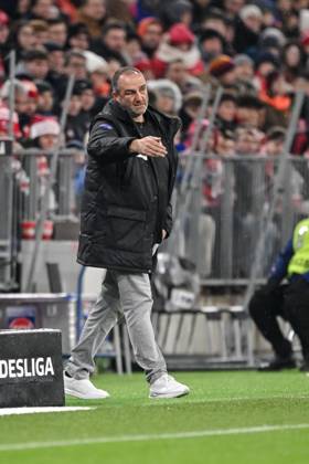 Trainer Frank Schmidt (1.FC Heidenheim) gestikuliert, gestik waehrend des Spiels der 1. Bundesliga zwischen FC Bayern München und 1. FC Heidenheim 1846, Allianz Arena am 07. December 2024 in München, Deutschland. (Foto von Harry Langer DeFodi Images) +++ Trainer Frank Schmidt (1.FC Heidenheim) gestures during the Bundesliga match between FC Bayern München and 1. FC Heidenheim 1846 at Allianz Arena on December 7, 2024 in Munich, Germany. (Photo by Harry Langer DeFodi Images) DFL regulations prohibit any use of photographs as image sequences and or quasi-video. Defodi-541_FCBFCH20241207_055