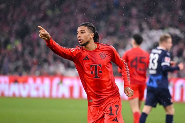 Michael Olise (FC Bayern Muenchen) gestikuliert, gestik waehrend des Spiels der 1. Bundesliga zwischen FC Bayern München und 1. FC Heidenheim 1846, Allianz Arena am 07. December 2024 in München, Deutschland. (Foto von Harry Langer DeFodi Images) +++ Michael Olise (FC Bayern Muenchen) gestures during the Bundesliga match between FC Bayern München and 1. FC Heidenheim 1846 at Allianz Arena on December 7, 2024 in Munich, Germany. (Photo by Harry Langer DeFodi Images) DFL regulations prohibit any use of photographs as image sequences and or quasi-video. Defodi-541_FCBFCH20241207_147