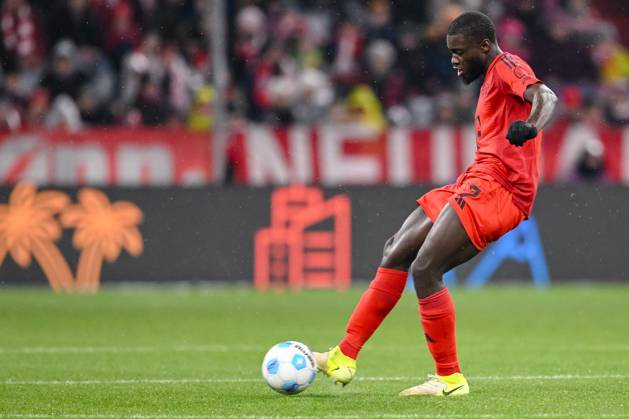 Dayot Upamecano (FC Bayern Muenchen) in Aktion, am Ball, Einzelaktion waehrend des Spiels der 1. Bundesliga zwischen FC Bayern München und 1. FC Heidenheim 1846, Allianz Arena am 07. December 2024 in München, Deutschland. (Foto von Harry Langer DeFodi Images) +++ Dayot Upamecano (FC Bayern Muenchen) controls the Ball during the Bundesliga match between FC Bayern München and 1. FC Heidenheim 1846 at Allianz Arena on December 7, 2024 in Munich, Germany. (Photo by Harry Langer DeFodi Images) DFL regulations prohibit any use of photographs as image sequences and or quasi-video. Defodi-541_FCBFCH20241207_152